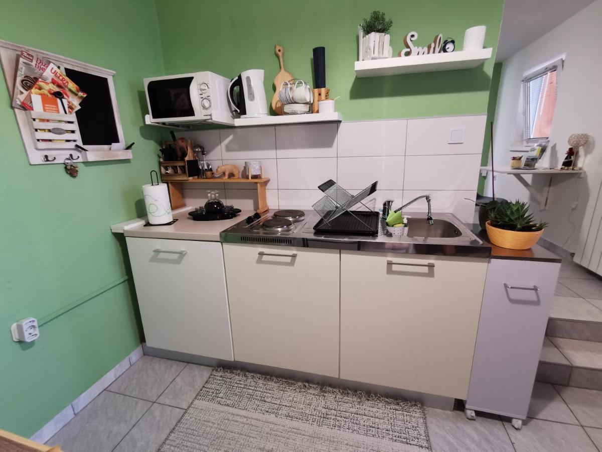 Studio Apartman Krosna Perusic Εξωτερικό φωτογραφία