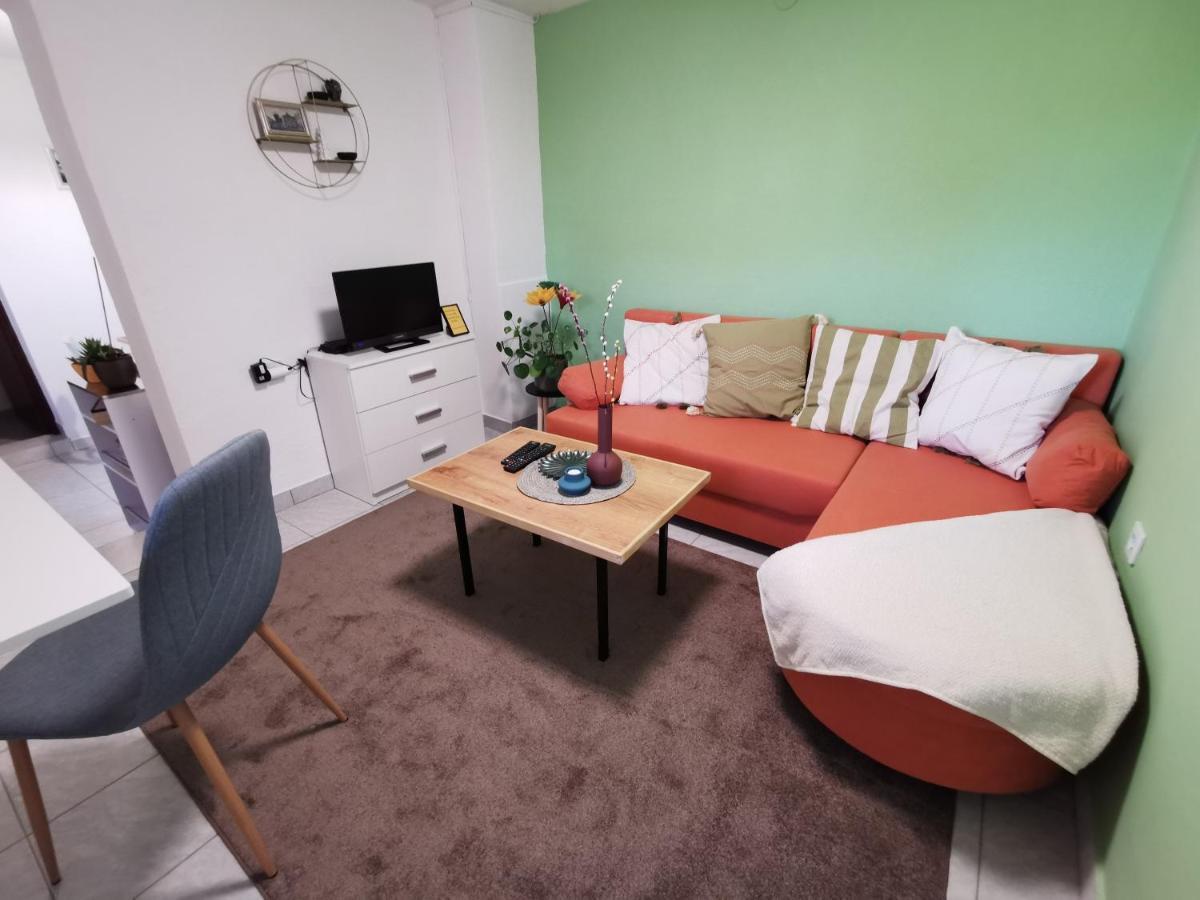 Studio Apartman Krosna Perusic Εξωτερικό φωτογραφία