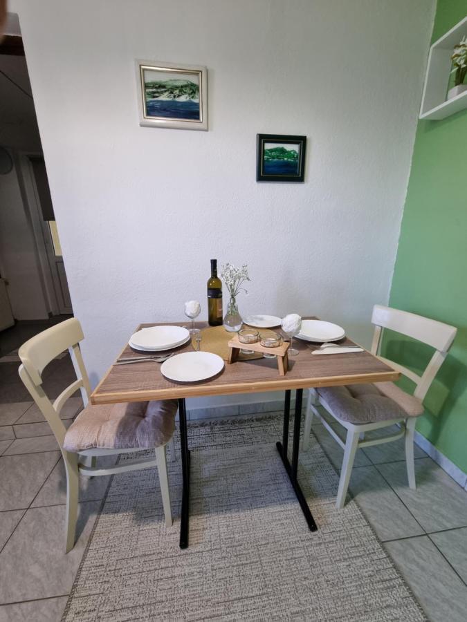 Studio Apartman Krosna Perusic Εξωτερικό φωτογραφία