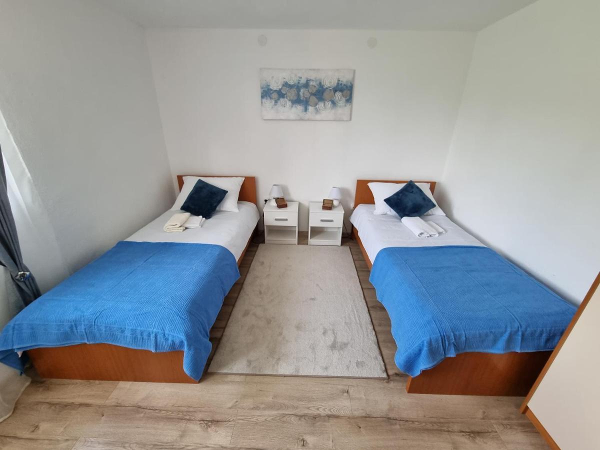 Studio Apartman Krosna Perusic Εξωτερικό φωτογραφία
