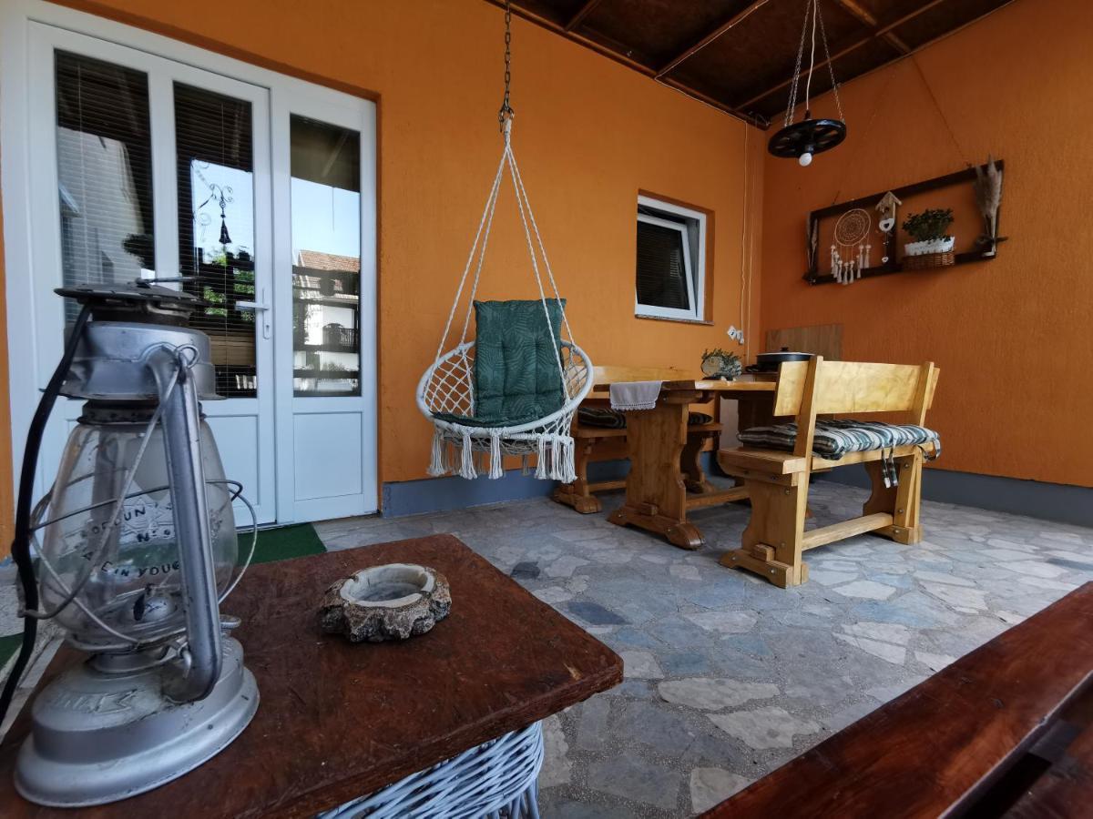Studio Apartman Krosna Perusic Εξωτερικό φωτογραφία