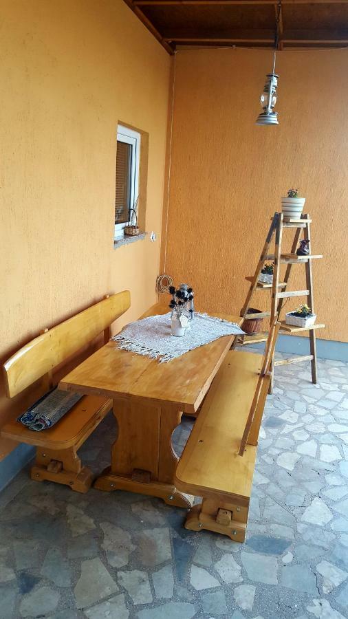 Studio Apartman Krosna Perusic Εξωτερικό φωτογραφία