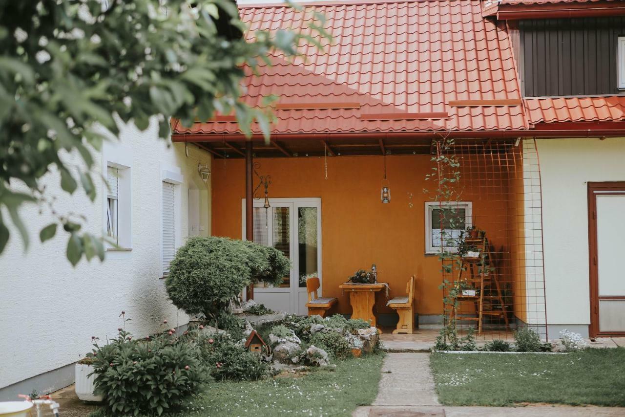 Studio Apartman Krosna Perusic Εξωτερικό φωτογραφία