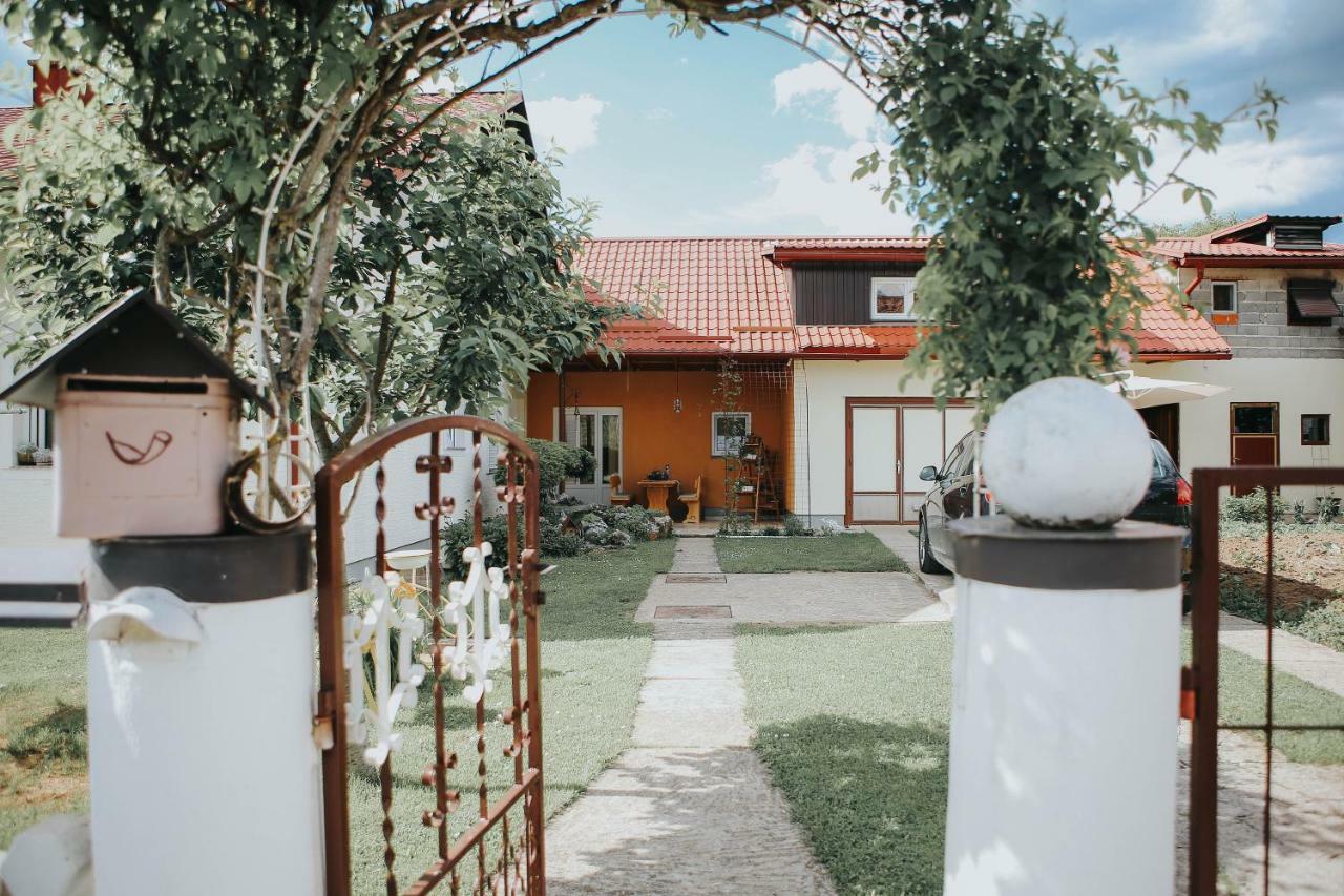 Studio Apartman Krosna Perusic Εξωτερικό φωτογραφία